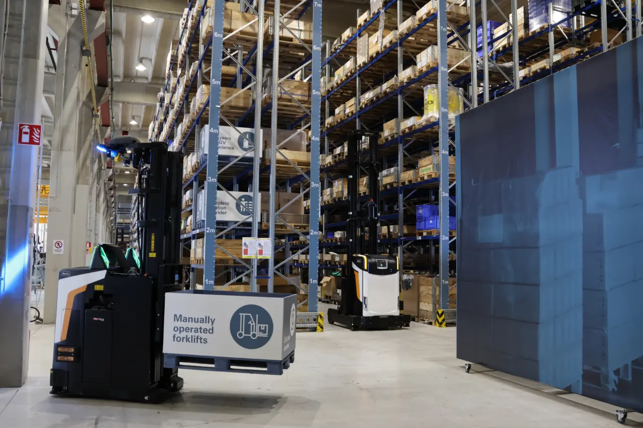 Demo van een AGV van Logisnext