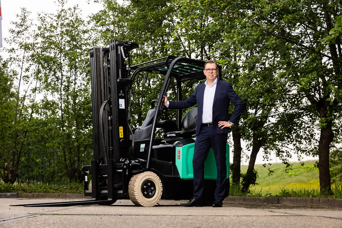 John Oosterling met heftruck