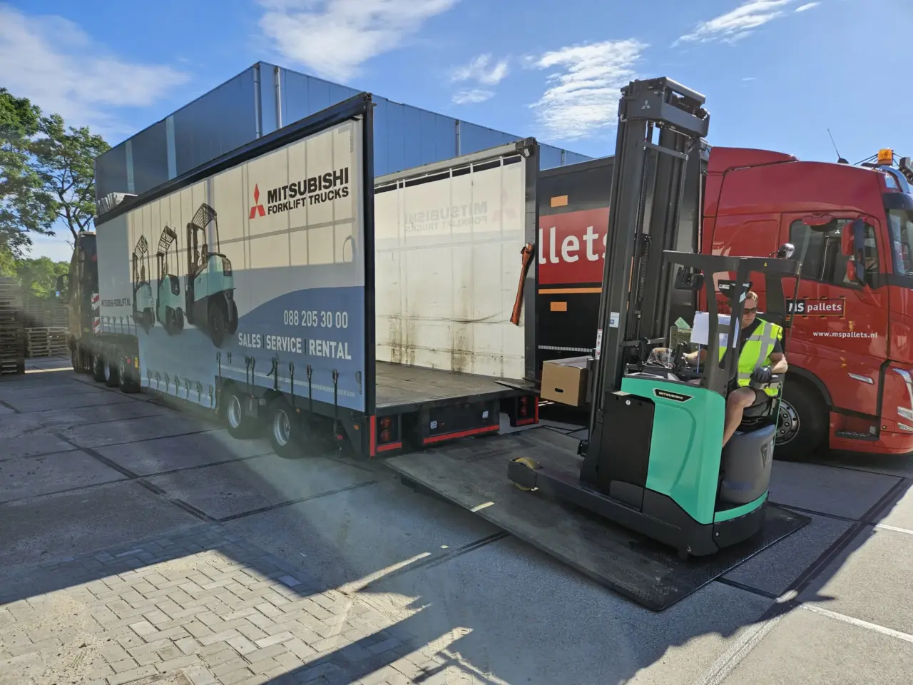 Aflevering truck bij esschert design