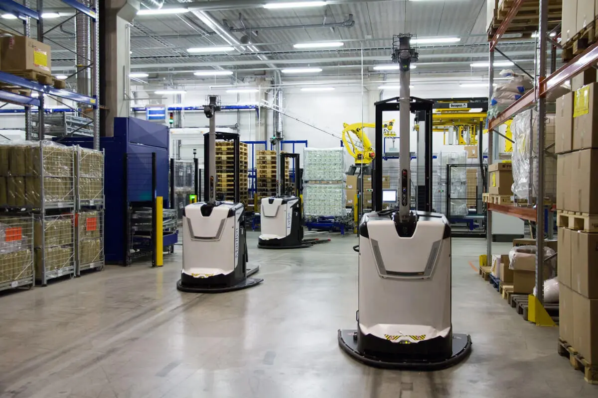 Material handling agv lowres optimized